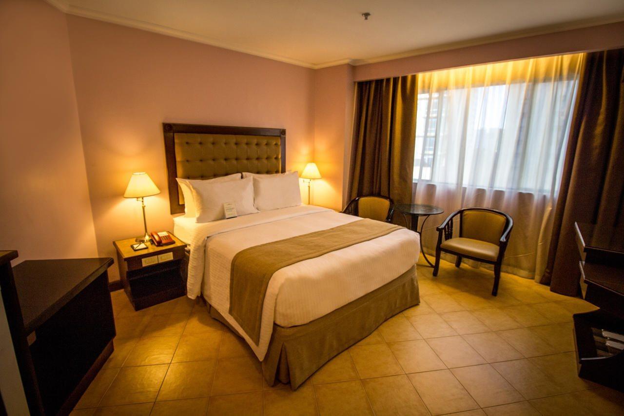 Royal Bellagio Hotel Makati City Exteriör bild