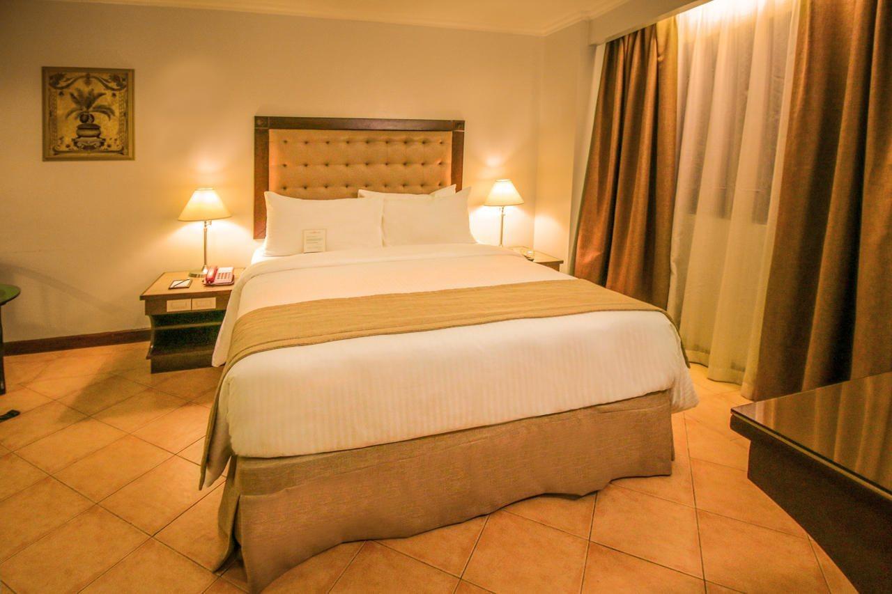 Royal Bellagio Hotel Makati City Exteriör bild