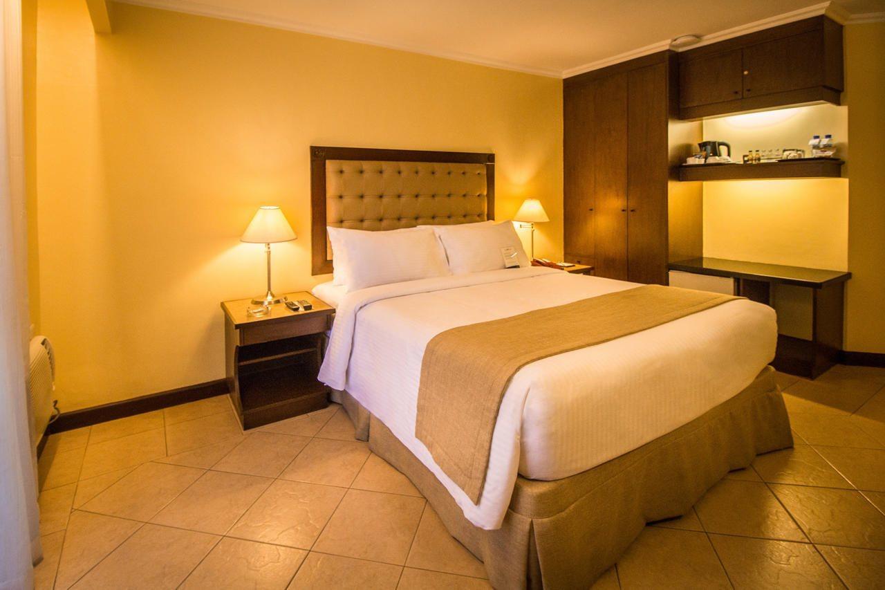Royal Bellagio Hotel Makati City Exteriör bild