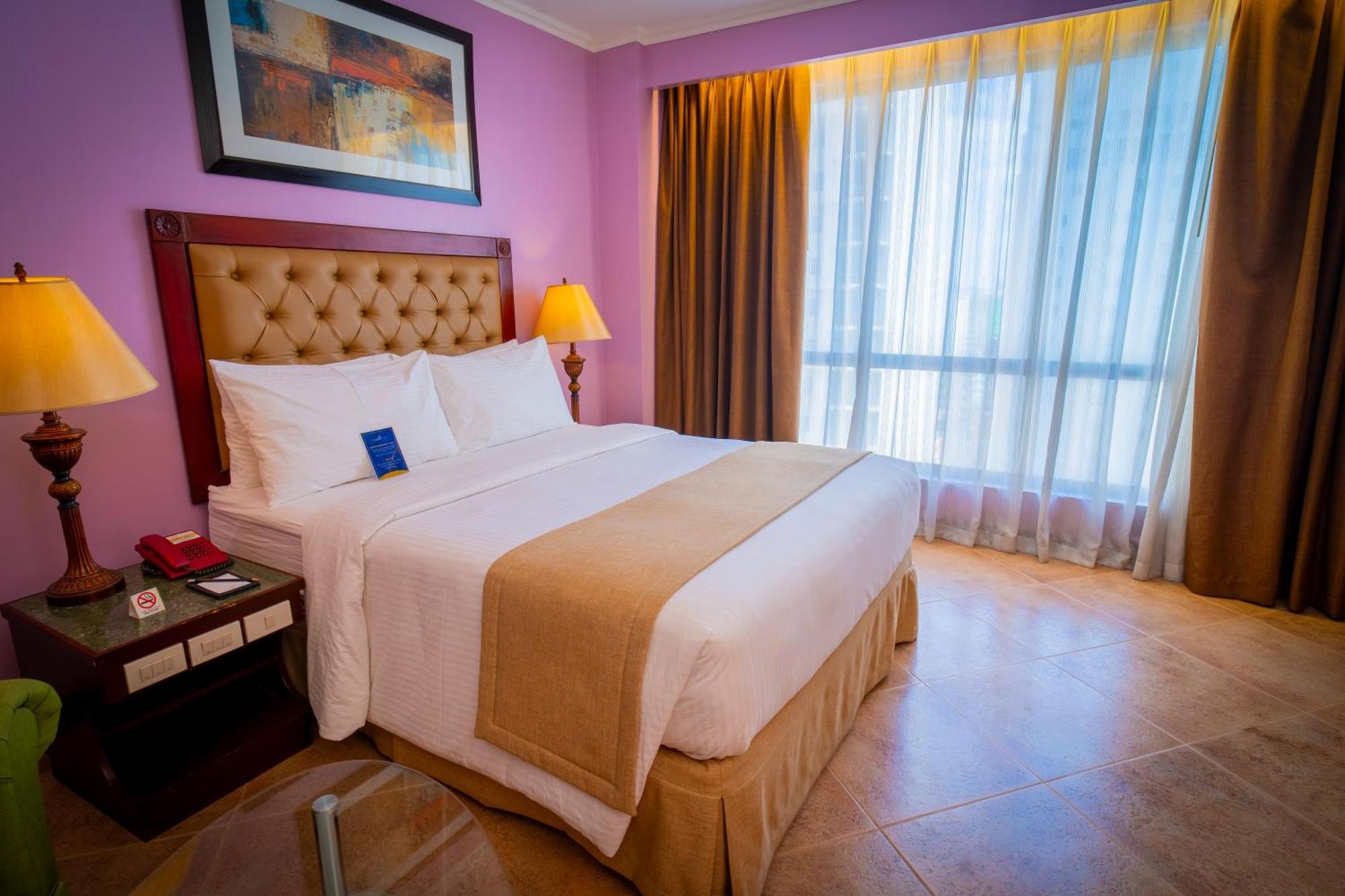 Royal Bellagio Hotel Makati City Exteriör bild