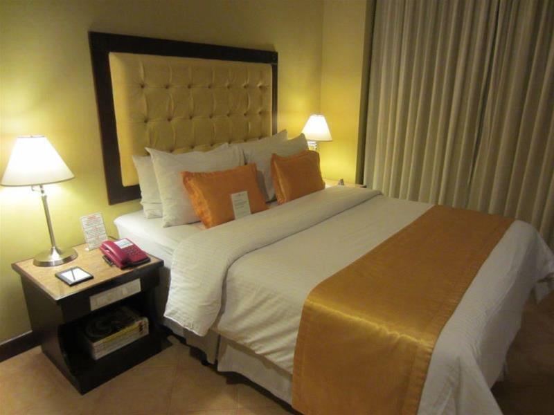 Royal Bellagio Hotel Makati City Exteriör bild