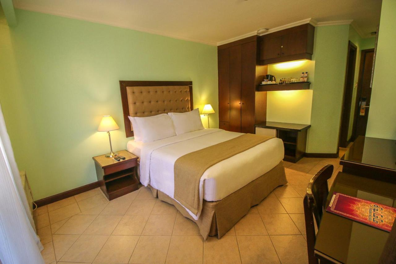 Royal Bellagio Hotel Makati City Exteriör bild