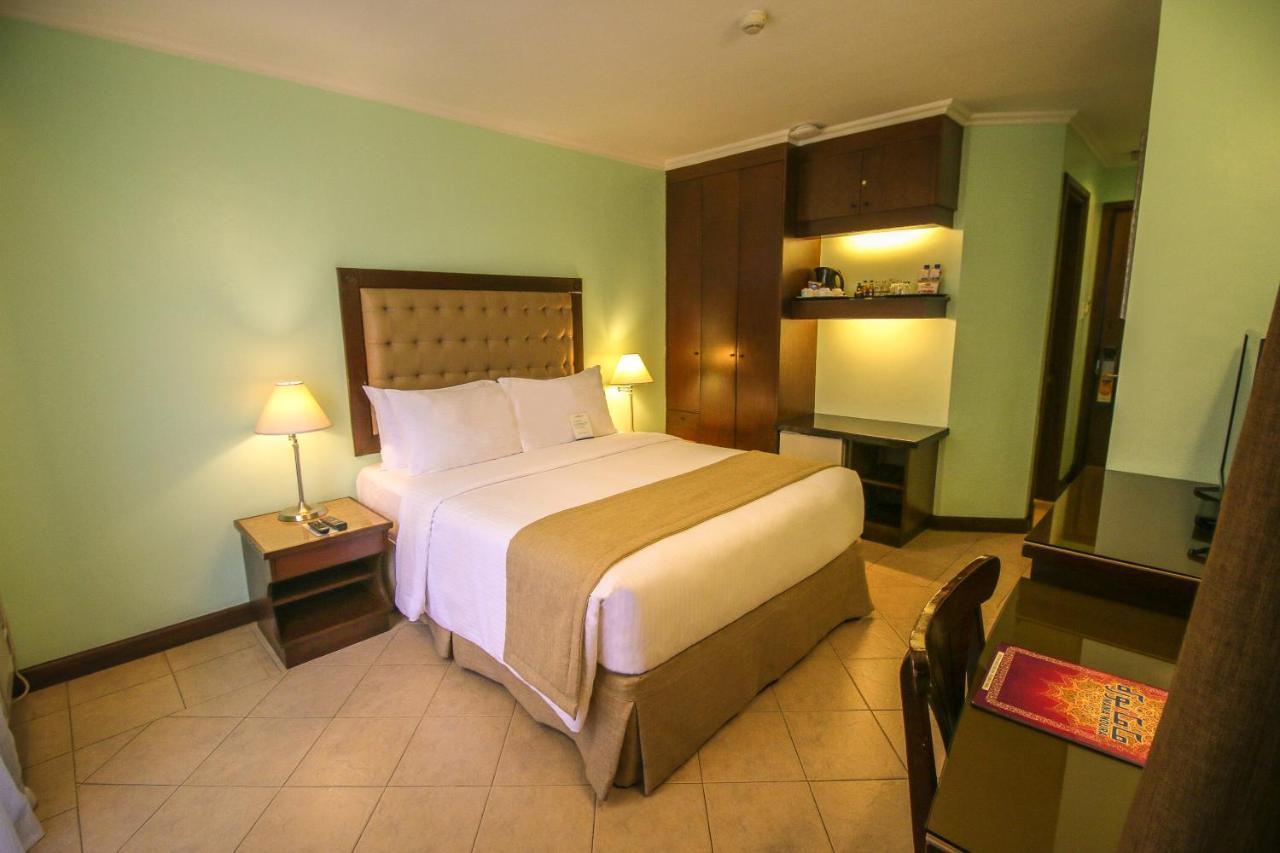 Royal Bellagio Hotel Makati City Exteriör bild